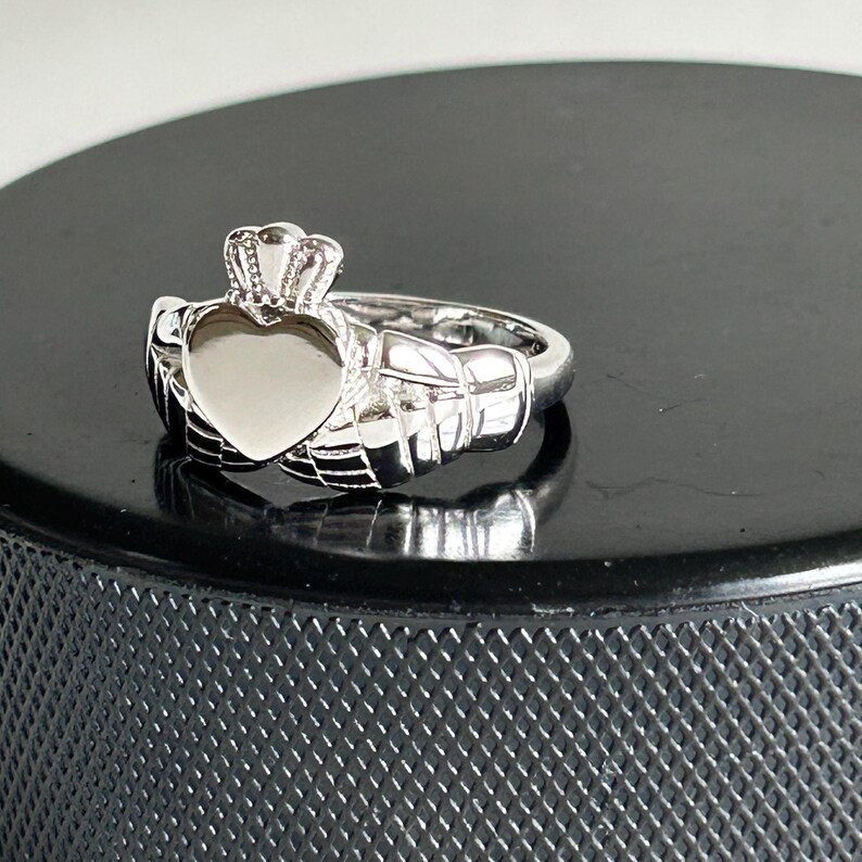 Hockey-Halskette für Frauen Hockey-Schmuck für sie Hockey Mom Halskette Hockey-Fan Zubehör Wort Halskette Statement-Halskette für Mädchen SWAG Bild 8