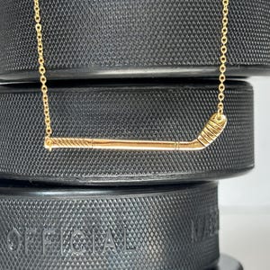 Hockey-Halskette, Gold-Hockey-Schläger-Halskette für sie, Hockey-Mama-Halskette, Hockey-Geschenke für Mädchen, Hockey-Schmuck für Frauen, Geschenk zum Abschluss