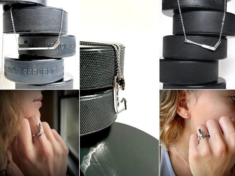 K&ouml;nnte beinhalten: Ein Set an Hockeyschl&auml;ger-Schmuck, bestehend aus einer Halskette, einem Ring und Ohrringen. Der Schmuck wird auf Hockeyscheiben pr&auml;sentiert.
