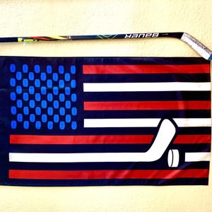 Man Cave Hockey Flag Wall Decoration Sports Theme Display Personalized Player Name Number Custom Hockey Fan Collection Patriotic American Design Team Colors Room Decor Perfect Gift Idea Hockey Enthusiast Present Bedroom Wall Hanging Dorm