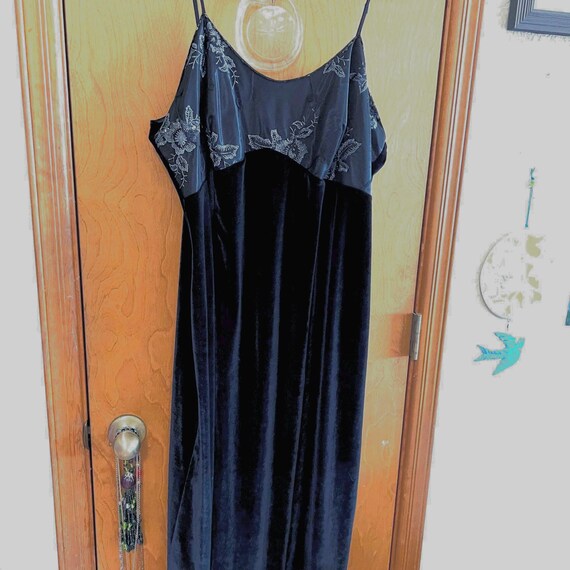 Vintage Lane Bryant Intimates Black Velvet Sequined Night Gown 18/20