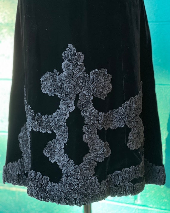 60s Vintage Velvet Black Cocktail Dress - image 3