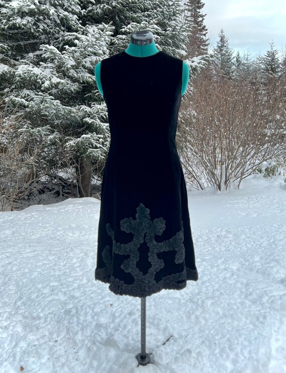 60s Vintage Velvet Black Cocktail Dress - image 2