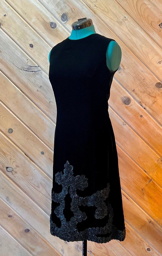 60s Vintage Velvet Black Cocktail Dress - image 4