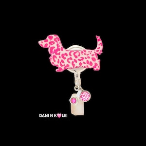 Badge Reel Dog Mom: Pink Dachshund