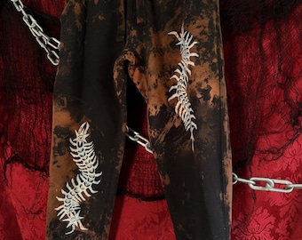 JOGGERS // TUSENFOTING // handfärgade och blocktryckta svarta och blekta tusenfotingsmjukisbyxor från Goblin Death Cult