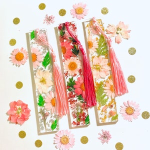 Pressed Flower Resin Bookmark, gift idea, gift for her, botanical gift, floral bookmark image 6