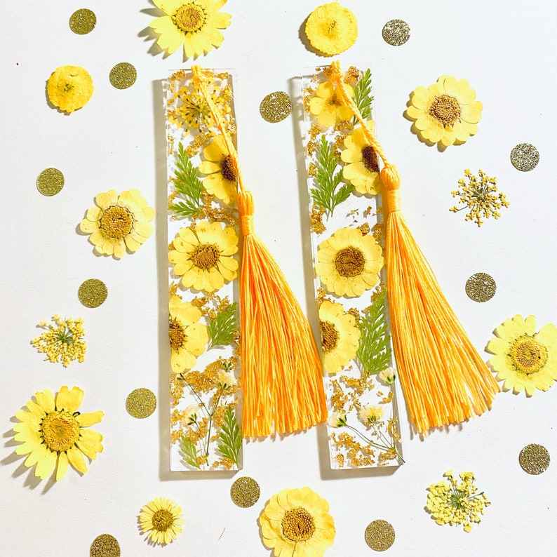 Pressed Flower Resin Bookmark, gift idea, gift for her, botanical gift, floral bookmark image 4