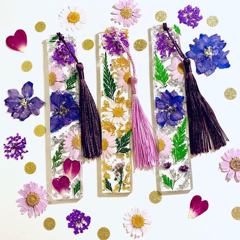 Pressed Flower Resin Bookmark, gift idea, gift for her, botanical gift, floral bookmark image 2