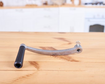 The handle for manual dough sheeter