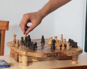 Tablero de ajedrez de madera de olivo hecho a mano con cajones de almacenamiento
