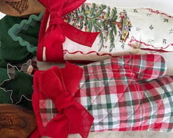 Christmas Oven Mitt and Spoon Gift Set, Cookie Cutter, Hand towels, Hostess Gift