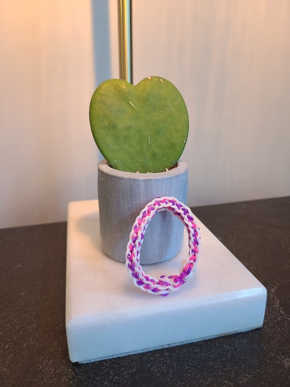 Boxed bow bracelet deals