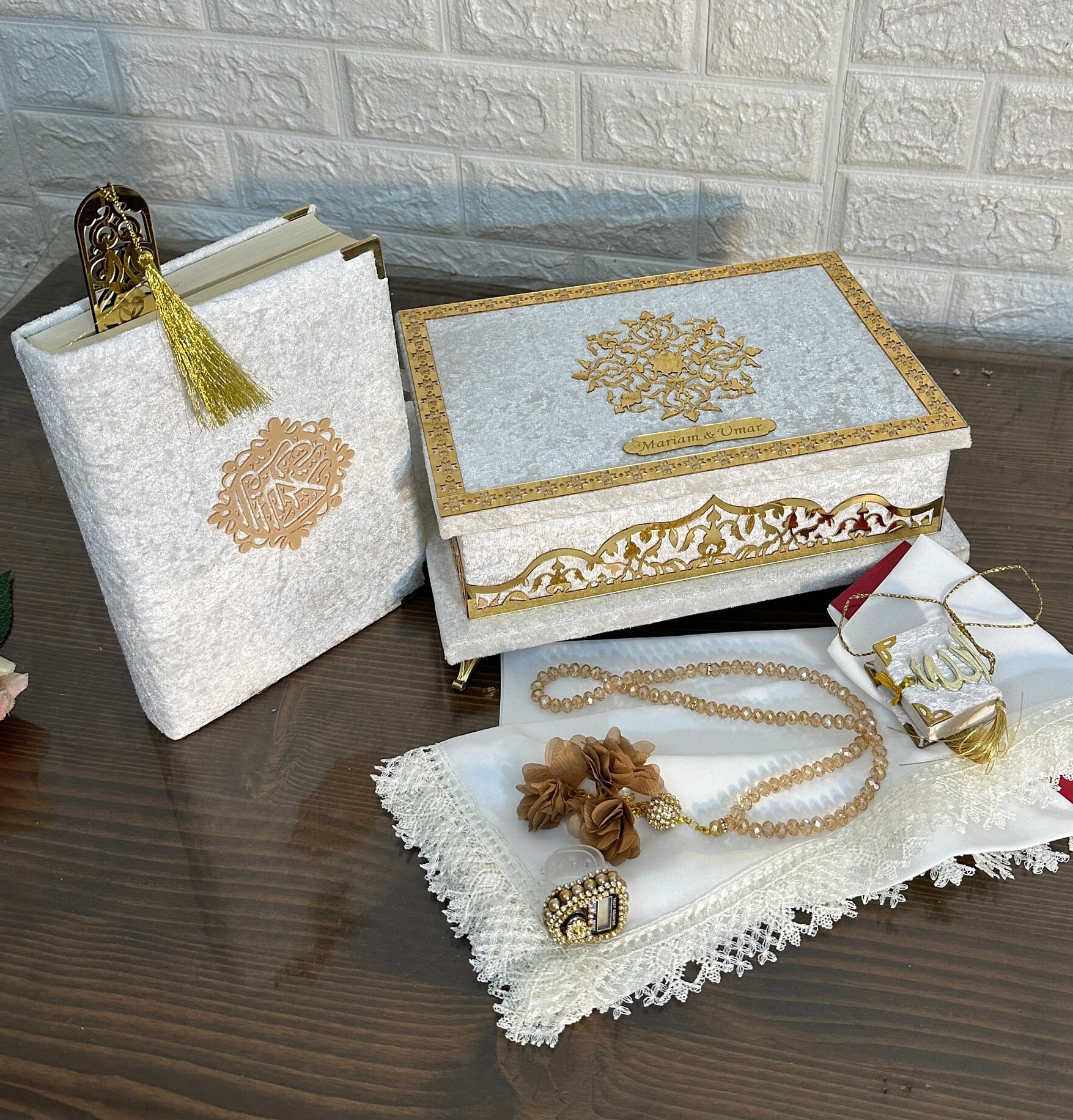  Prien Samt Koran Islam Tesbih Set, Islamische Geschenke für Eid  Ramadan, Elegant Portabel Box, Muslim Wohnkultur Mit Frauen, Qur'an,  Muslimische Gebetskette Für Moschee, Beten, Umrah (Burgund)