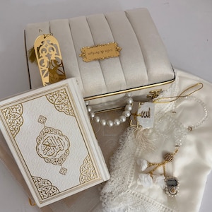Luxry Personalized Prayer Mat .Quran Muslim Gift Set | Ramadan Mubarak Gift | Eid Gift | Wedding Gift | Birthday Gift | Graduation Gift
