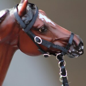 Cross-under bitless bridle for Breyer 1:9 scale model horse, breyer traditional tack, model horse tack, breyer horse bridle
