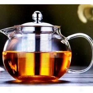 RAYA Borosilicate Glass Tea Pot. All Glass Pot except lit. Looks very much like a famous brand.