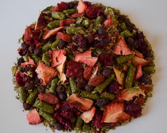 Berry Crunch Mix | Organic Blend of Timothy Pellets, Fruits & Berries | Mimics Natural Foraging Instinct