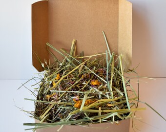 Hay Medley Forage Box | Organic Blend of Flowers, Herbs, & Hay | Mimics Natural Foraging Instinct