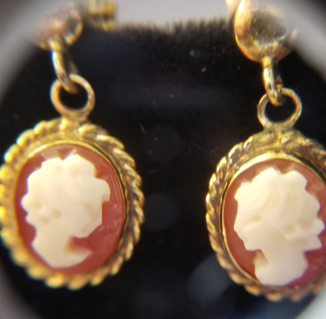 14kt Gold Cameo Earrings