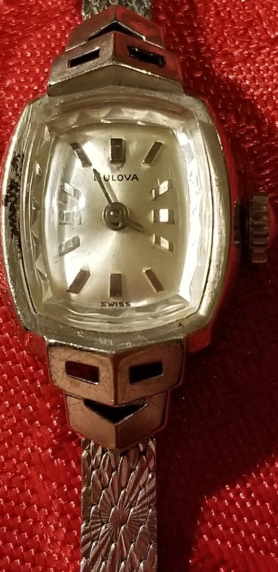 Vintage Bulova 10K gold filled wristwatch - runs