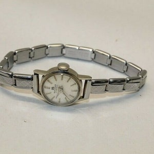 Vintage 18K Gold Bucherer 17 Jewels Women's Wristwatch Swiss Made - runs, keeps time