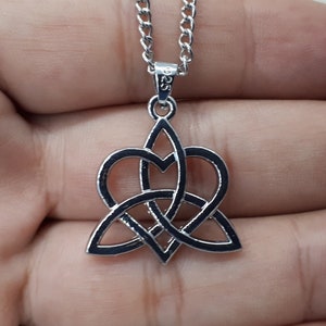 Trinity knot charm - Celtic Knots Pendant Necklace, Trinity Knot Pendant, Celtic Knot Jewelry, Celtic Knot Pendant. Gift for her / Mom