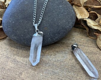 Clear Quartz Point Pendant, Raw Clear Quartz Necklace, Quartz crystal, Raw Quartz Natural Quartz Jewelry, Stone Necklace, raw quartz pendant