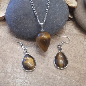 Birthstone gifts for her - Tigers eye necklace for women. Tiger eye jewelry. Raw Tiger-eye crystal jewelry. Tigers eye necklace and earrings
