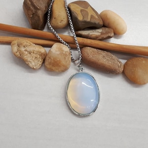 Colar oval de opala - Pingente de opala de prata esterlina - Pingente de opala branca - Colar de opala branca - Presente de pedra do mês de outubro - Opala esterlina
