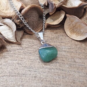 Aventurin in Silber Kappe - Aventurin Anhänger - Roher Aventurin mit silberner galvanisierter Kappe - Kleiner Stein Anhänger - Handgemachter Kristall Schmuck