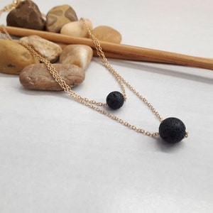Dubbele lavasteenketting - zwarte kralen lavasteenhanger - angstgenezende ketting - lava Y-kralen - gouden dubbele ketting voor vrouwen