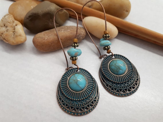 Boucles D'oreilles Pendantes Faites Main - Breloques Turquoise Et Bronze Sur Acier Inoxydable - Neuf Avec étiquettes