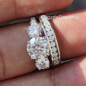 Luxuriöse 3 Stein Moissanit Kanal Ring Set / Center 3CT Drei Diamant Verlobung Silber Ring Set / 14K Weißgold Ehering Set