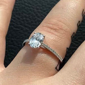 2 CT /9x7mm/ Solitaire Moissanite Engagement in Solid Gold, Elongated Oval Cut Engagement Ring, Modern Oval Diamond Engagement Ring.