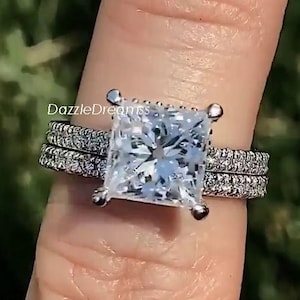 Zestaw pierścionków z moissanitem o szlifie brylantowym księżniczki o masie 2,50 ct, zestaw obrączek ślubnych z diamentami Solitaire Princess, zestaw obrączek ślubnych z białego złota 14K z diamentami