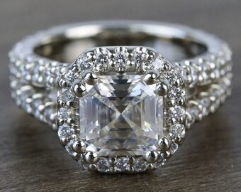 Anel de Noivado Solitário em Ouro 14K com Moissanita de 2,10 CT com Corte Asscher, Aro Duplo e Halo de Diamantes, Cravação Dupla e Acabamento em Prata.