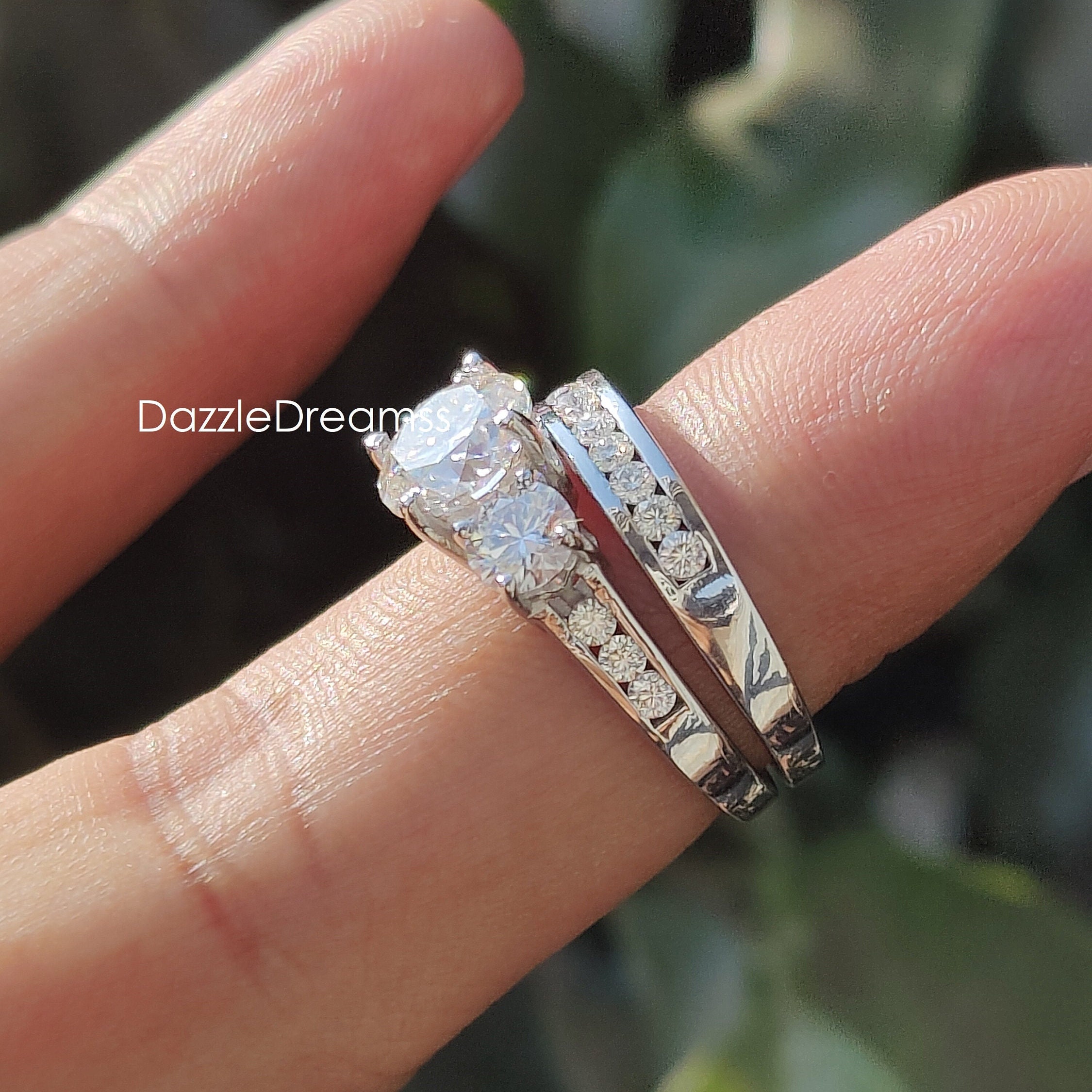 ENGAGEMENT CARD 3セット入り 3-Stone Half Moon Diamond Engagement Ring SCS1276A