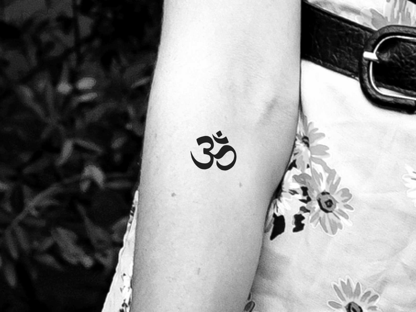 Ohm Symbol Temporary Tattoo / Small Tattoo / Yoga Tattoo / - Etsy Ohm Symbol Temporary Tattoo / Small Tattoo / Yoga Tattoo / - Etsy