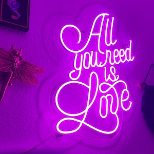 Insegna al neon All You Need Is Love / Decorazione romantica per matrimonio / Insegna al neon personalizzata per matrimonio / Sfondo per foto di coppia / Decorazione per matrimonio all'aperto