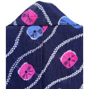 May include: A dark blue fabric with a white chain pattern and pink and blue tie-dye circles.
