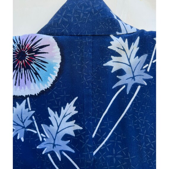 Medium blue yukata with multicolor leaf and flora… - image 5