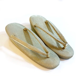 Vintage textured gold zori sandals