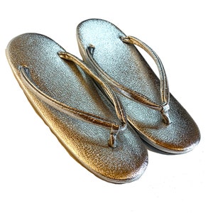 Vintage shiny metallic silver zori sandals