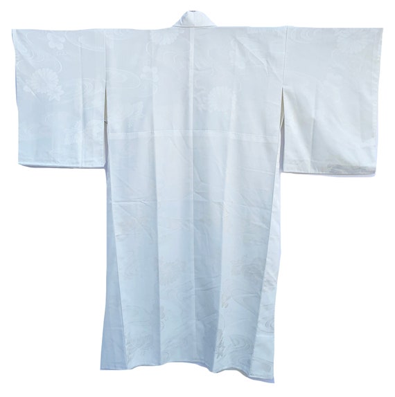 White synthetic rinzu juban with water and chrysan