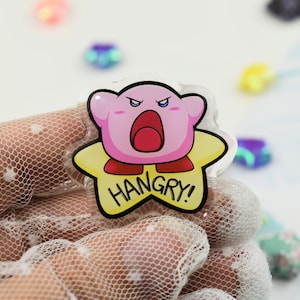 Spilla acrilica rosa Hangry Monster ~ Ciondolo per videogiochi Kawaii Anime pastello, appendino per borsa, regalo carino per giocatori, arte, umore, divertente, con cui identificarsi, stella, nerd, geek