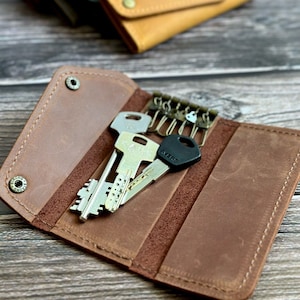 leather key holder,Keychain Case,Fathers Day gift,Gift for Him,Mothers day gift,Custom Key holder,Personalized key holder,Wallet key holder.