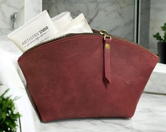 Handgefertigte Kulturtasche aus Leder: Personalisierte Reise-Make-up-Tasche