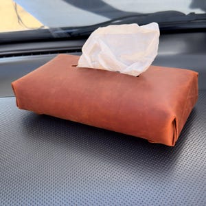 Porte-mouchoirs en cuir - Housse de boîte de mouchoirs en papier faite main pour voiture - Cadeau pour maman et papa - Décoration d'intérieur - Accessoire d'hôtel et de bureau - Design minimaliste