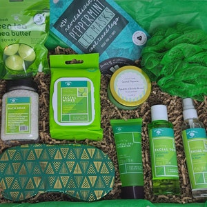 Green Mystery Spa Box - Self Care Box Gift Skin Care Beauty Box Pamper Relaxtion Spa Mom Gift Box Self Love Glow Up Gift Set Pamper Gift Box